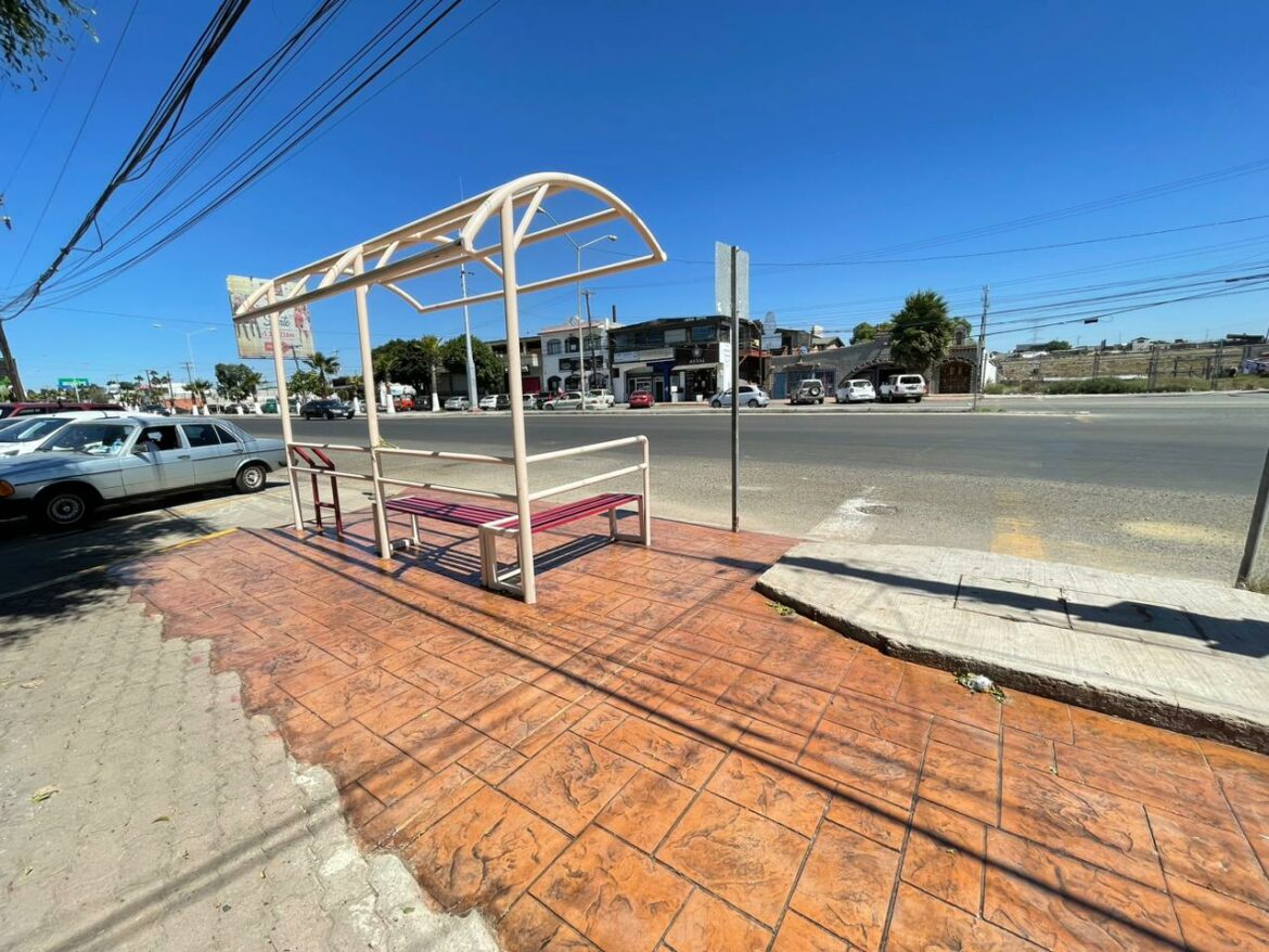 Ya Iniciaron A Instalar Las Paradas De Transporte Público 9666